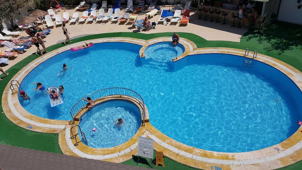 كوشاداسيه Golden Moon Apart Hotel المظهر الخارجي الصورة